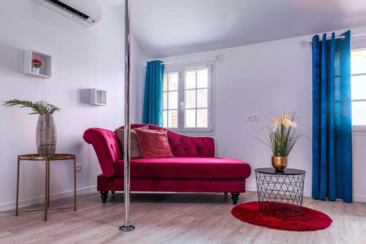 Suite L'Echappee - Maison Romantique - Spa & Sauna Privatif- Pole Dance - Lit Rond Avec Miroir Au Plafond Pezarches Экстерьер фото
