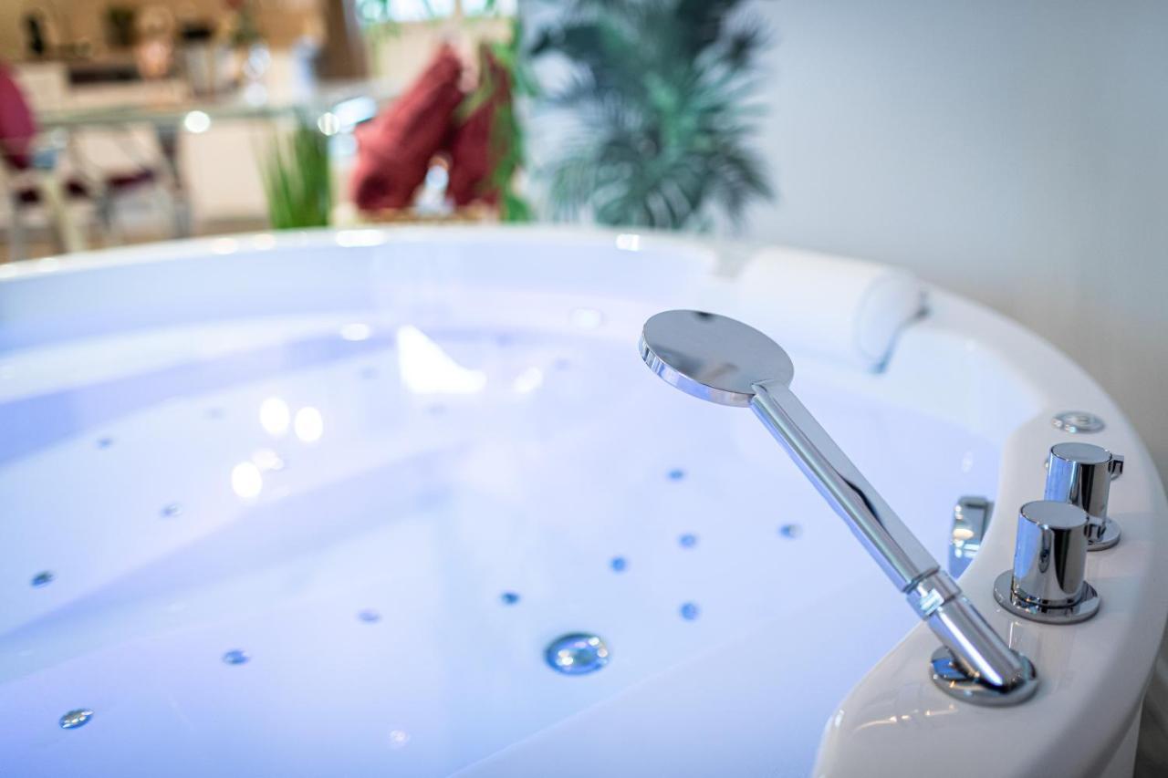 Suite L'Echappee - Maison Romantique - Spa & Sauna Privatif- Pole Dance - Lit Rond Avec Miroir Au Plafond Pezarches Экстерьер фото