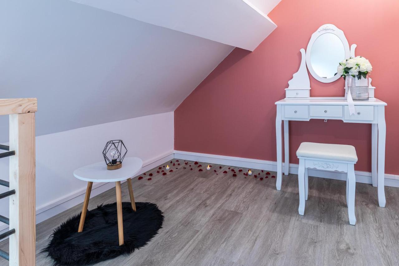 Suite L'Echappee - Maison Romantique - Spa & Sauna Privatif- Pole Dance - Lit Rond Avec Miroir Au Plafond Pezarches Экстерьер фото