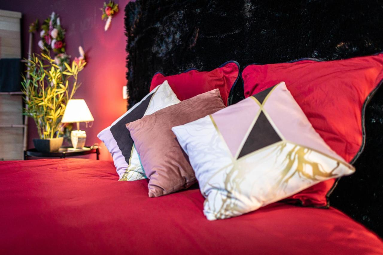 Suite L'Echappee - Maison Romantique - Spa & Sauna Privatif- Pole Dance - Lit Rond Avec Miroir Au Plafond Pezarches Экстерьер фото