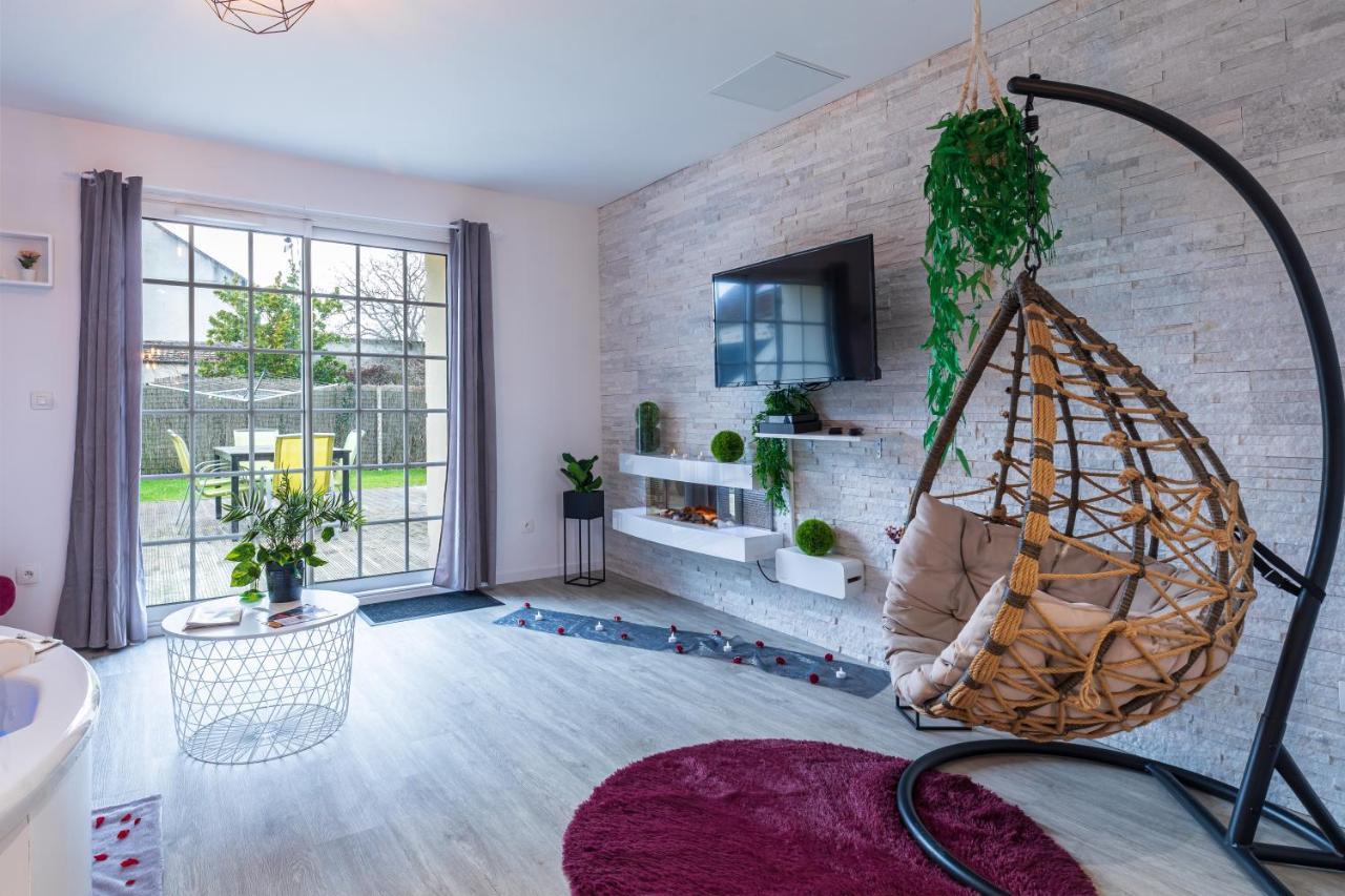 Suite L'Echappee - Maison Romantique - Spa & Sauna Privatif- Pole Dance - Lit Rond Avec Miroir Au Plafond Pezarches Экстерьер фото
