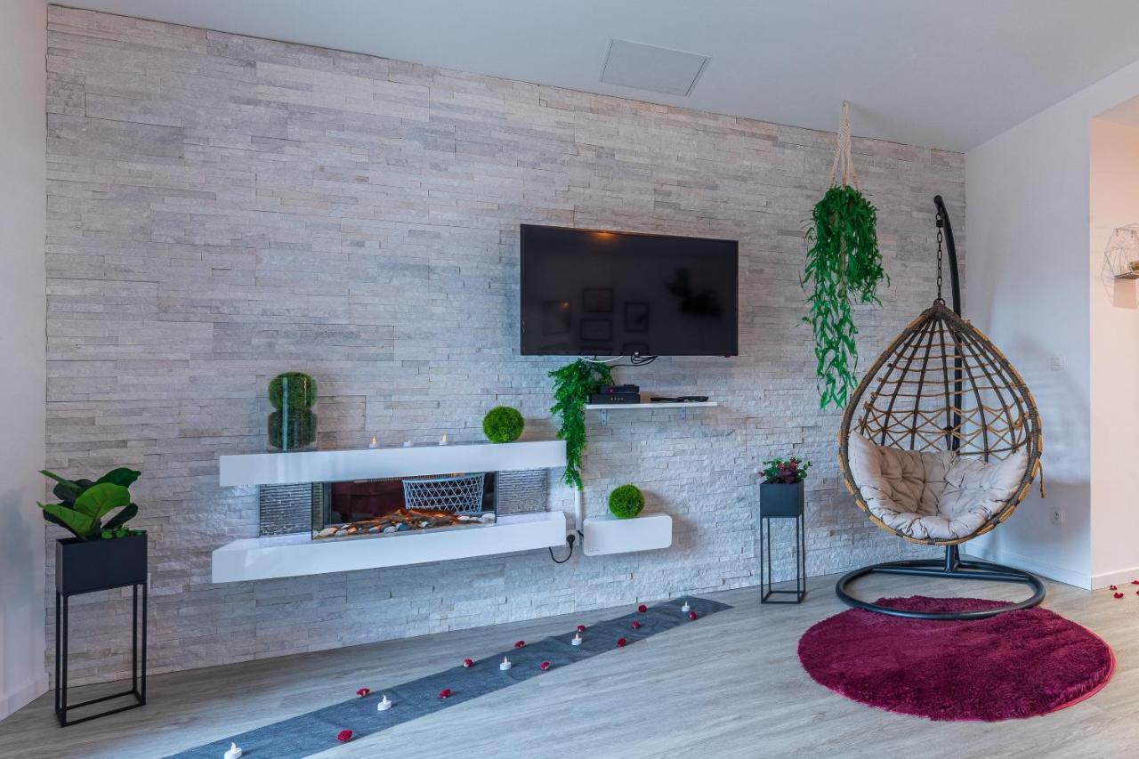 Suite L'Echappee - Maison Romantique - Spa & Sauna Privatif- Pole Dance - Lit Rond Avec Miroir Au Plafond Pezarches Экстерьер фото